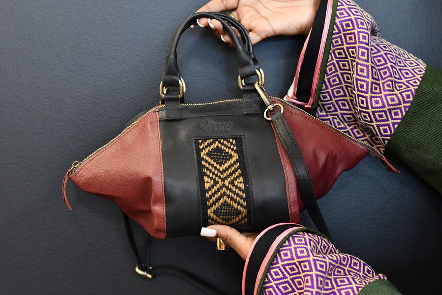 Venta Petite Leather Shoulder Bag in Handbags | ZAAFCollection.com