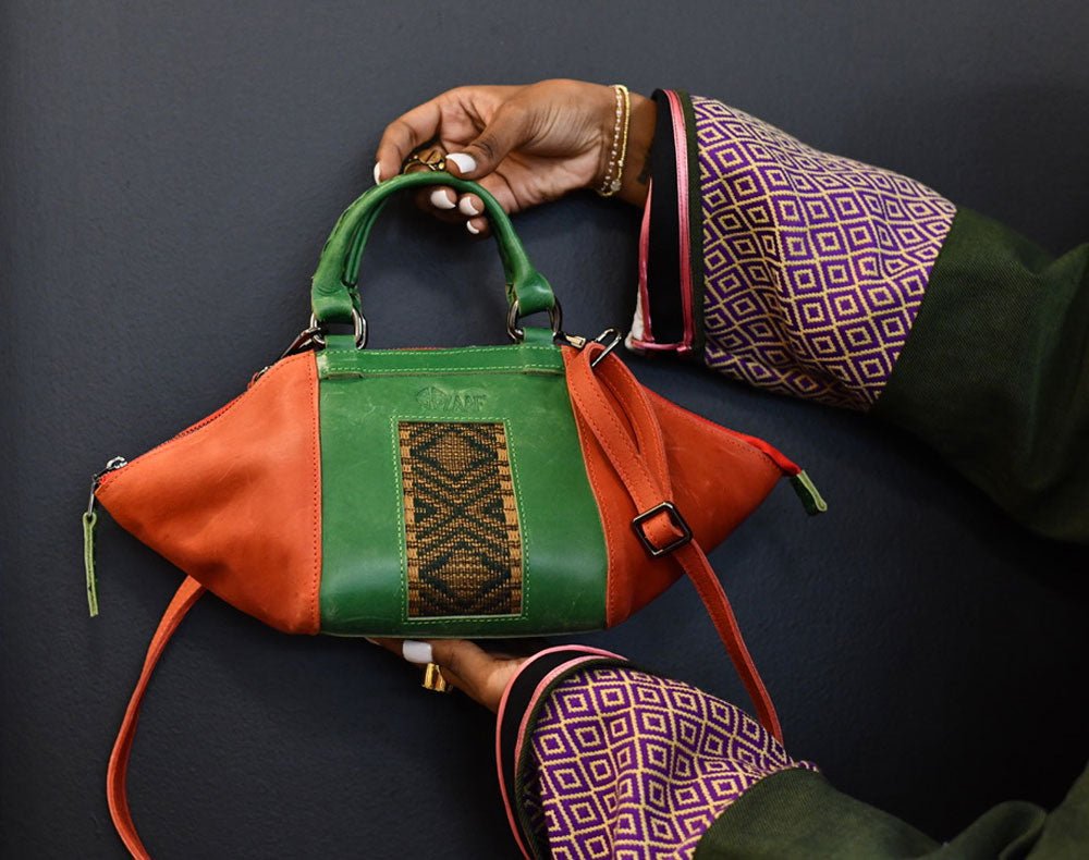 Venta Petite Leather Shoulder Bag in Handbags | ZAAFCollection.com