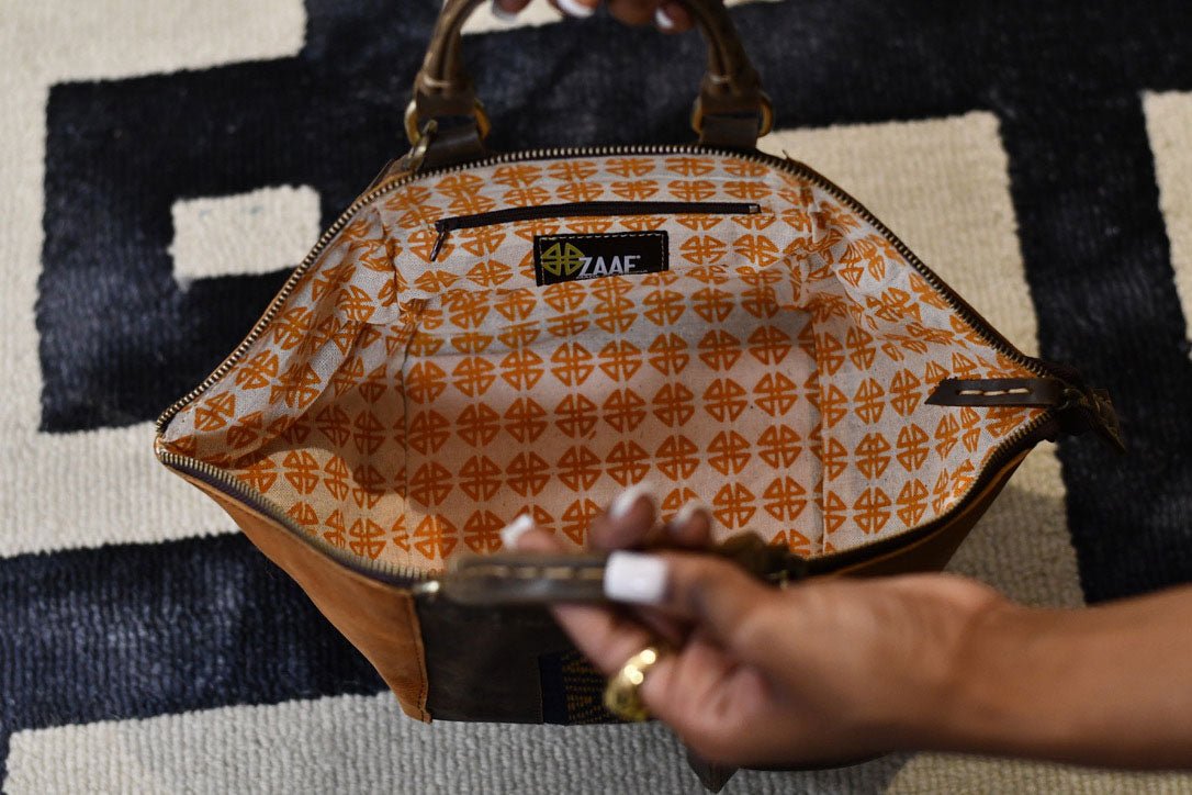 Venta Petite Leather Shoulder Bag in Handbags | ZAAFCollection.com