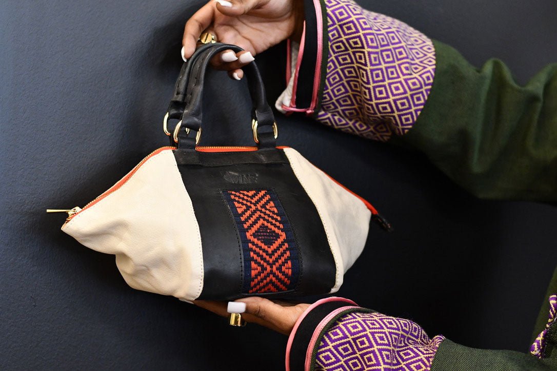 Venta Petite Leather Shoulder Bag in Handbags | ZAAFCollection.com
